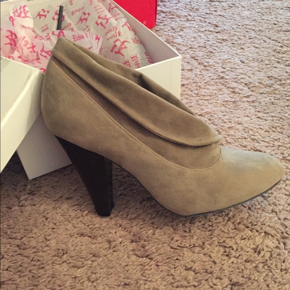 Rebels Willow Bootie Tan Suede NWT - Picture 6 of 8